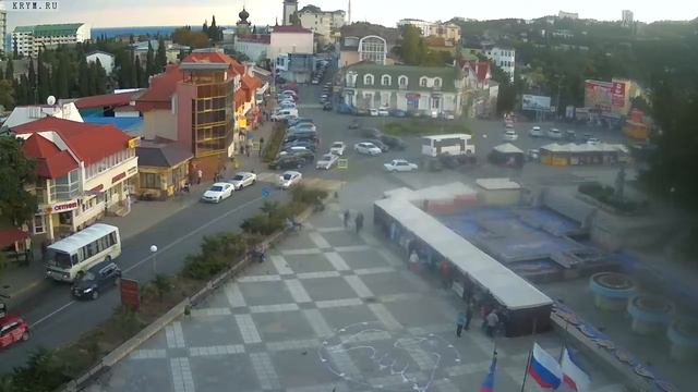 Вебкамера "Площадь Советская". Запись 21.09.2016 18:00:16 смотреть онлайн