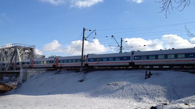 Электровоз ЭП20-041 со "стрижом" смотреть онлайн