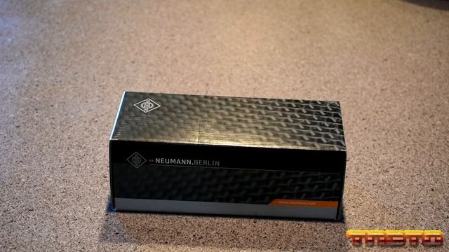 Unboxing the Neumann KMS105 Microphone смотреть онлайн