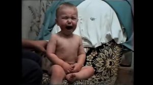 Папа ругает сыночка.