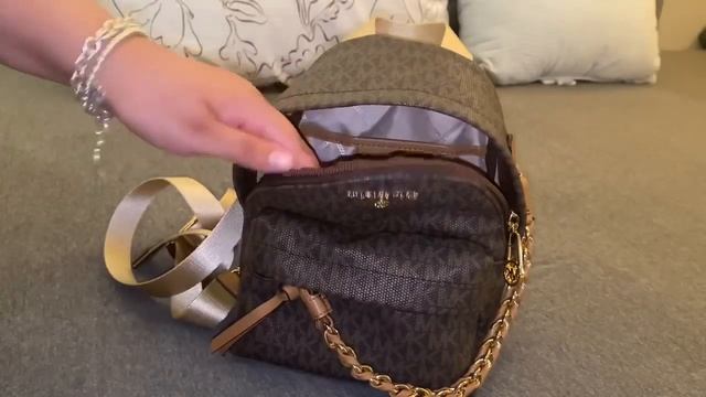 MICHAEL KORS | Slater Extra Small Logo Convertible Backpack | What Fits Inside | Review Friday смотреть онлайн
