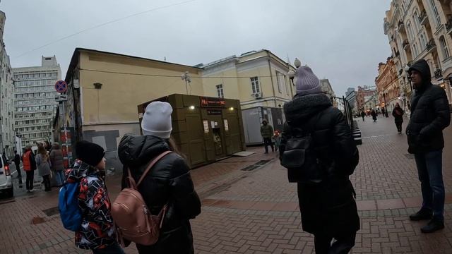 01 01 2023, прогулка МСК, Центр полиция ездит прямо по Арбату смотреть онлайн