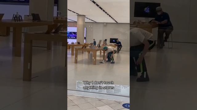 Apple always leaves their products so close to the edge #shorts #appleevent смотреть онлайн