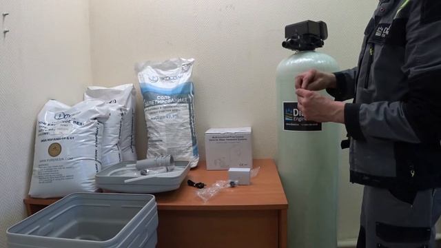 Обзор фильтра умягчения DFD 1354 с клапаном управления Runxin смотреть онлайн