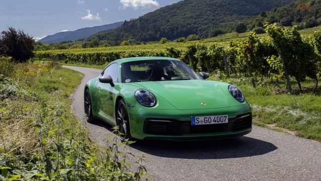 2023 Porsche 911 Type 992 Carrera T in Python Green смотреть онлайн