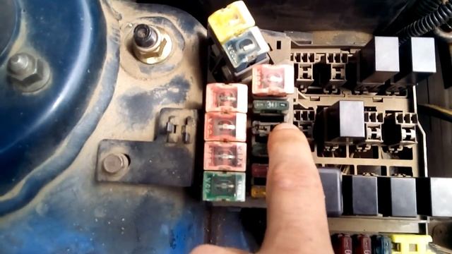 Mitsubishi Galant. Распиновка блока предохранителей под капотом. смотреть онлайн