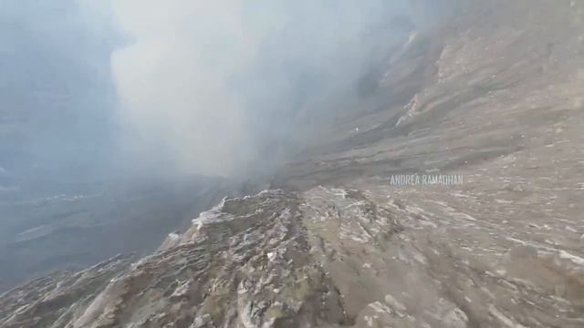 NEKAD !!! DRONE MASUK KAWAH GUNUNG BROMO смотреть онлайн