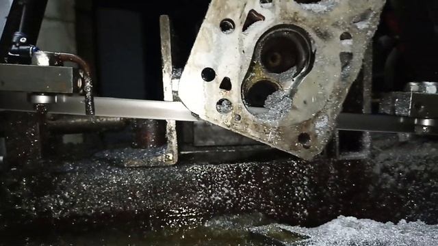 Компрессор из ДВС УАЗ для пескоструя, отпиливаю 15мм головку вдоль плоскости прилегания. смотреть онлайн