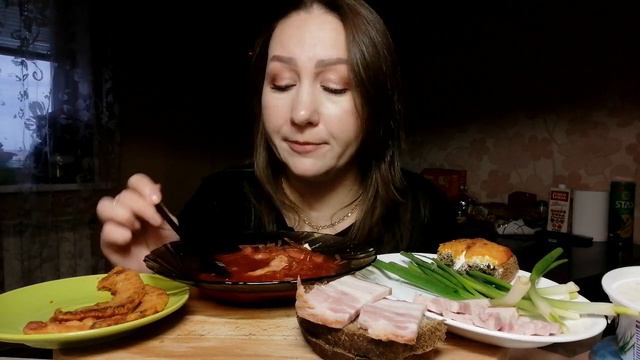 МУКБАНГ/Борщ, сало, лучок/Коты геи🤭и такое бывает!!! смотреть онлайн
