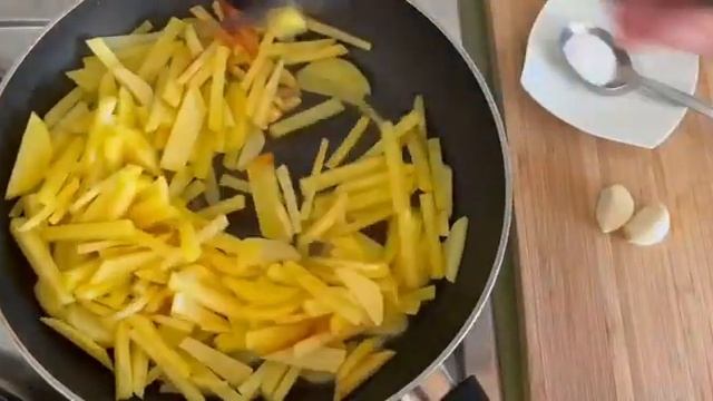 Как ПОЖАРИТЬ КАРТОШКУ, чтобы получилась ХРУСТЯЩАЯ и ПРОСИЛИ ДОБАВКИ смотреть онлайн