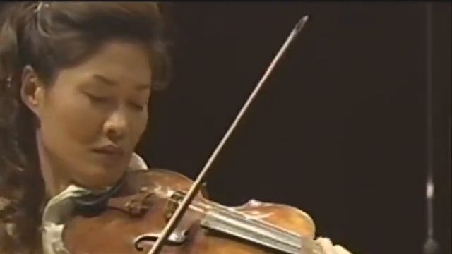 Kyung Sun Lee playing Brahms Violin Concerto Part 4 смотреть онлайн