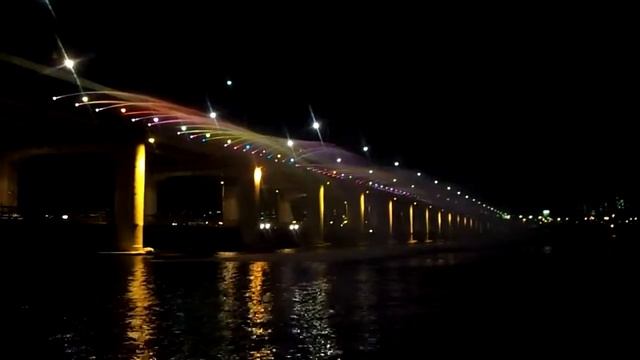 Banpo Bridge Rainbow Fountain (반포대교 달빛무지개분수), Seoul смотреть онлайн