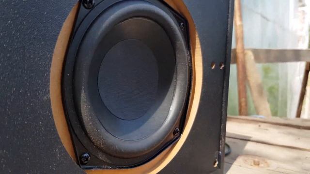 Logitech z533 Bass Test Cool Waves смотреть онлайн