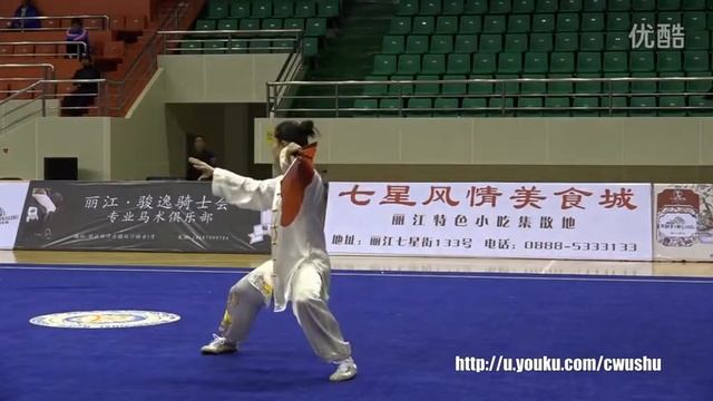 Удивительно красивое выступление с веером.Ушу.