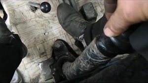 Старый МТЗ ,выбивает задняя передача!