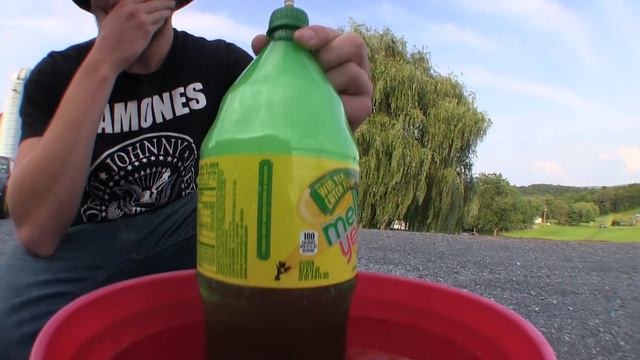 Cigarette Gravity Bong смотреть онлайн