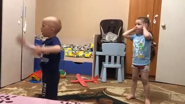 Прикол-дети. Танец под скубиду па-па смотреть онлайн