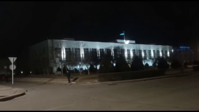 На митингующей площади Ынтымак в Актау установили юрту смотреть онлайн