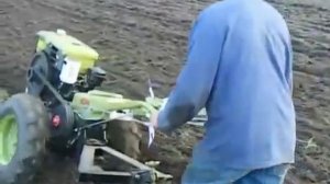 Мотоблок Зубр и работа с плугом