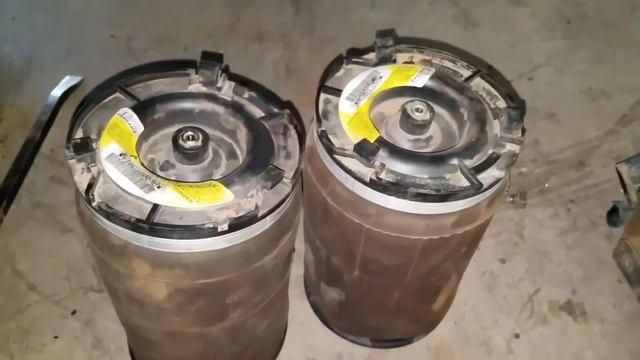 Compressor and Air Bag Removal on a '05 Hummer H2 смотреть онлайн