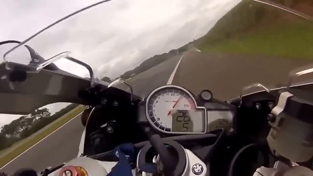 Безбашенная езда на мотоцикле 300kmh Под музыку!!!