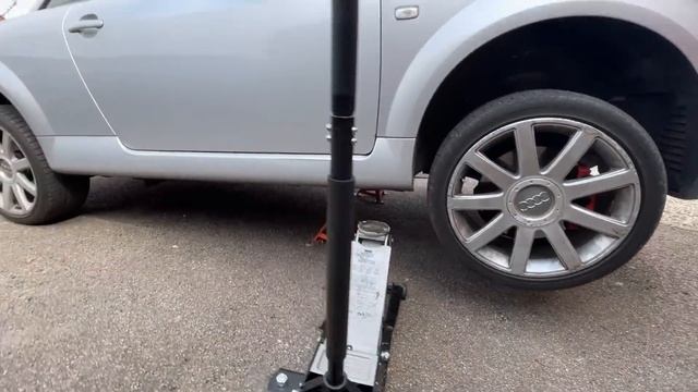 How to SAFELY Jack up your Audi TT mk1 смотреть онлайн