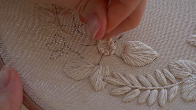 Embroidery for beginners. Cream flower wreath смотреть онлайн