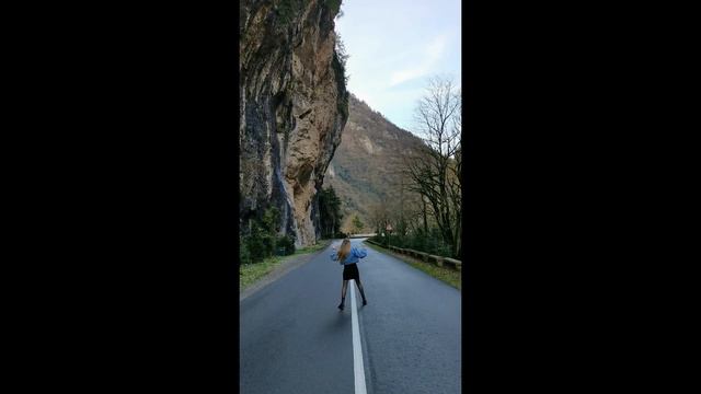 Моя жена танцует на горной трассе к Рице! смотреть онлайн