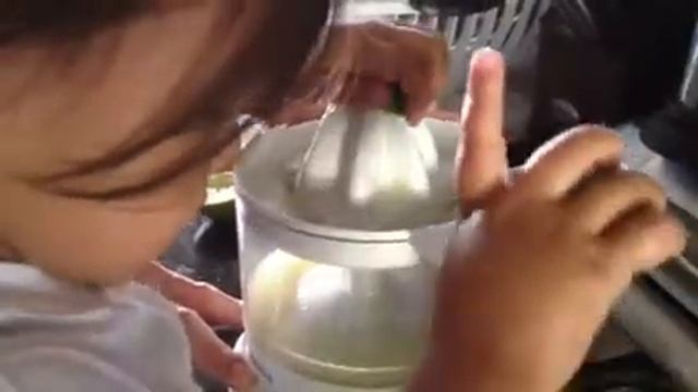 How to Juice Limes with Braun Juicer смотреть онлайн