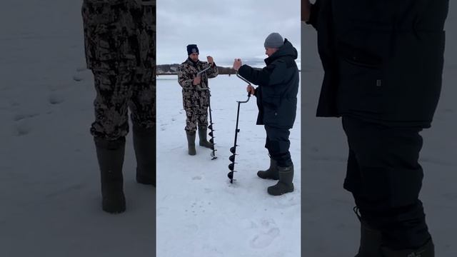 Зимняя Рыбалка .Бурение льда на скорость . смотреть онлайн