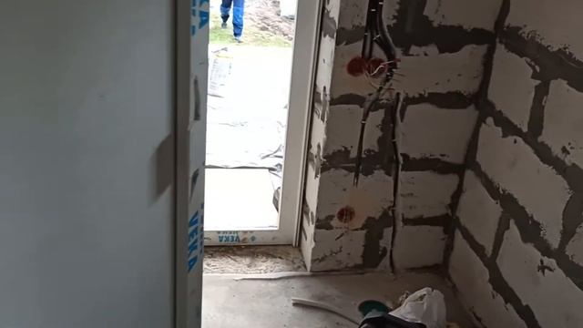 Красивый загородный дом, отопление водяными теплыми полами и радиаторами, скрытая электрика. смотреть онлайн