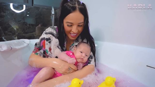 24 HORAS DENTRO DEL JACUZZI CON NASYA *Se Hizo Popis Adentro* 😨😬 | Karla Bustillos