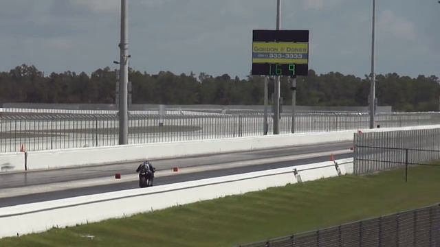 Suzuki B-King vs Suzuki GSXR-1000 смотреть онлайн