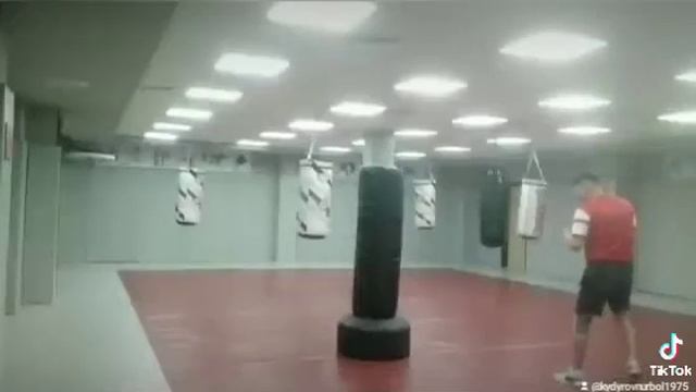 Бокс кикбоксинг...