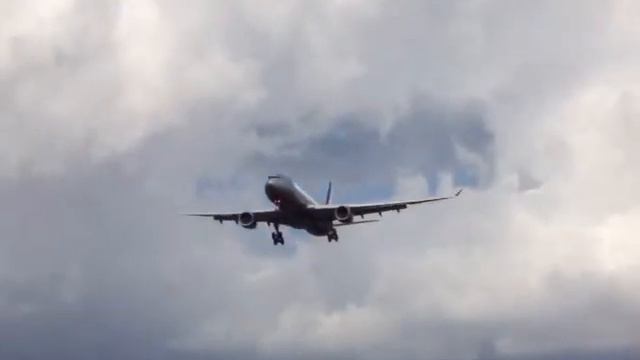 Airbus A330-343X Аэрофлот (РФ) VQ-BQX "Осип Мандельштам". 26.08.2012. смотреть онлайн