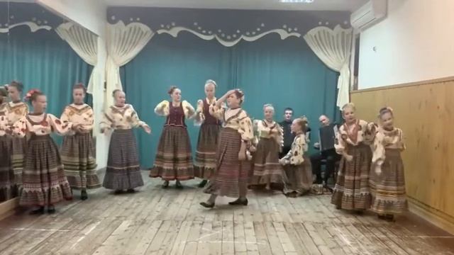 Ансамбль народной песни «Заряница». Игровая песня линейных казаков «Как меня мати». смотреть онлайн