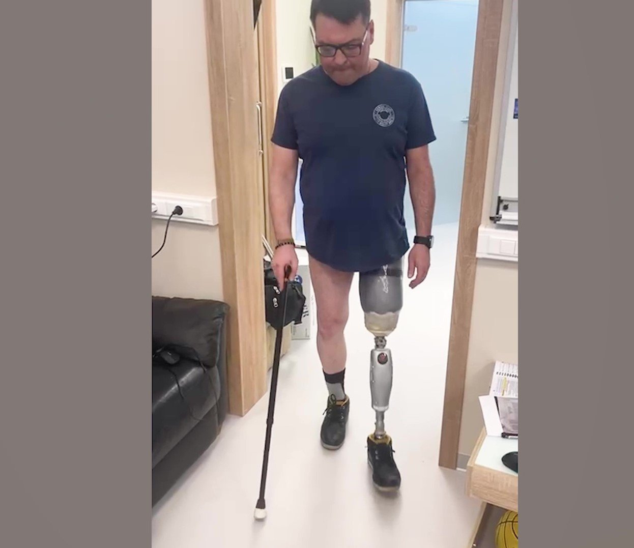 Часть 2: Впервые на протезе ноги с микропроцессором смотреть онлайн