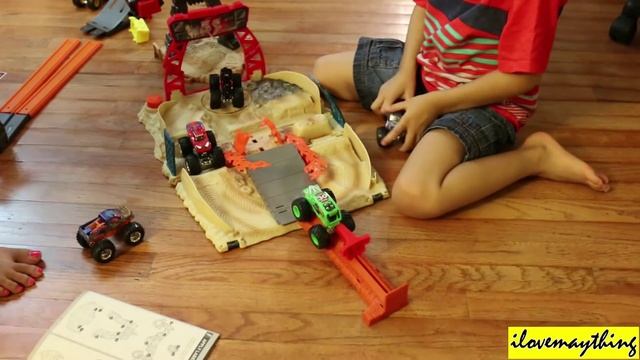 Maximum Destruction Battle Play Set Playtime - Monster Jam Trucks смотреть онлайн