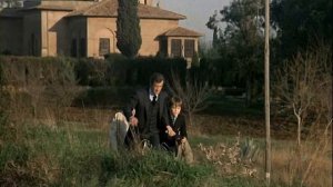 Незамеченный у нас фильм с Бельмондо, который предсказал поведение Европы акул