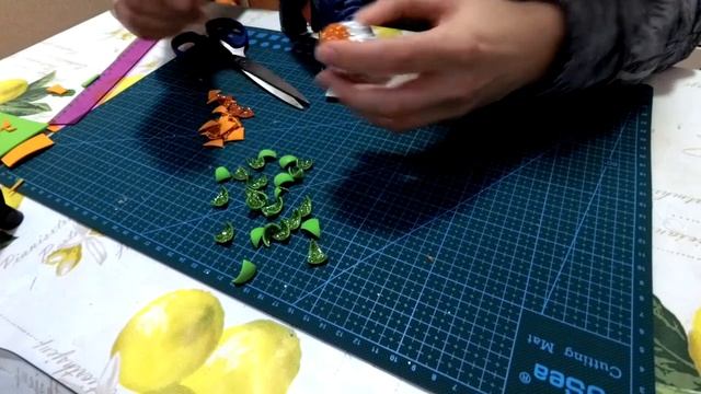 Новогодняя игрушка из Фоамирана (шишка) смотреть онлайн