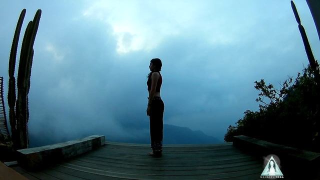 SURYA NAMASKAR mantras en español смотреть онлайн