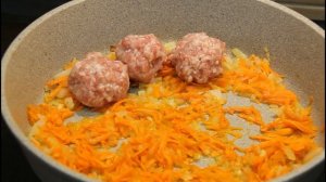 Ежики мясные с рисом. Ежики тефтели в томатном соусе.