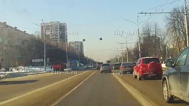 У администрации Новокузнецка поворачивать налево нельзя, но на такой машине можно? смотреть онлайн