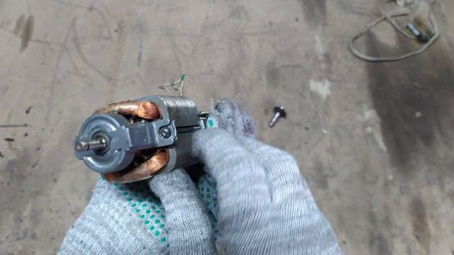 СКОЛЬКО МЕДИ В МИКСЕРЕ 1989 ГОДА? Разбор миксера ВЕДУГА. Сколько меди, сколько алюминия? смотреть онлайн