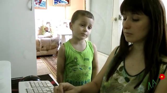 Интернет дороже ребенка до слез!!!ШОК!!!Челлендж не заплачь смотреть онлайн