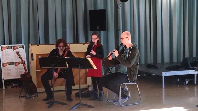 Fee (11) speelt samen met Erik Bosgraaf смотреть онлайн