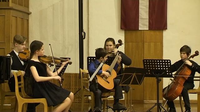 A. Vivaldi - Concerto for Guitar and Strings, Ratmir Saade (guitar) смотреть онлайн