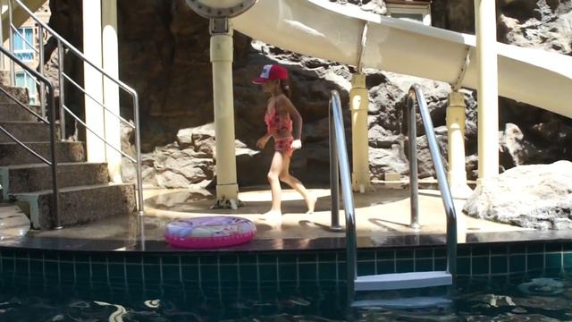 Атлантис Кондо Резорт и Зоорынок | Atlantis Condo Resort Pattaya and Animal market | Паттайя смотреть онлайн