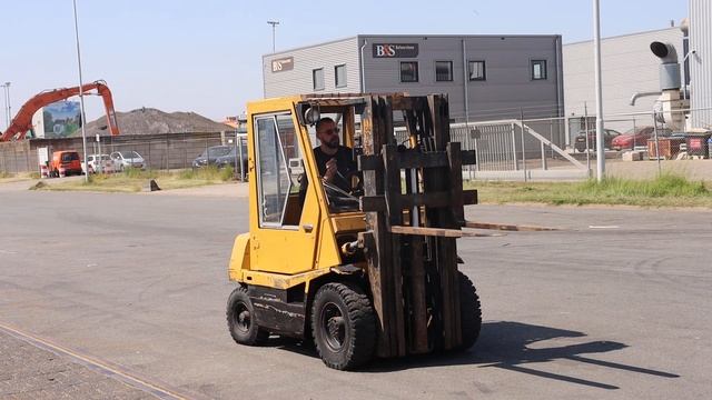 JR40 Toyota 02-3FD25; year 1981 смотреть онлайн