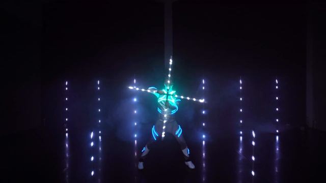 Amit Kenig 'UPGRADED' LED Staff Spinning Performance смотреть онлайн